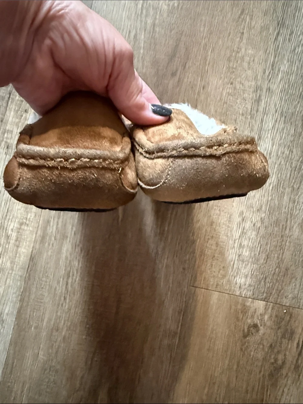 UGG Ansley Slip On Moccasin Slippers in chestnut size 13